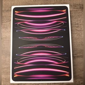 iPad Pro 12.9 inch 6th generation (newest model) M2 512gb cellular New sealed